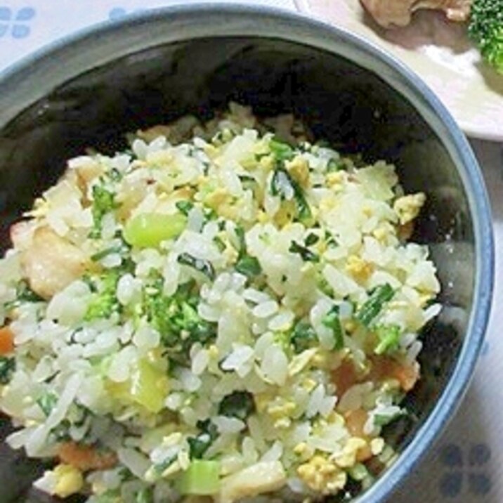 ちくわが出汁になる！緑の野菜チャーハン♪